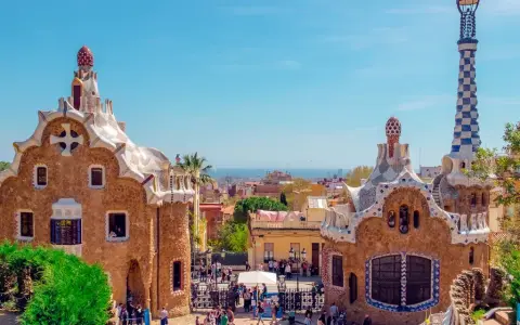 Märchenhafte Häuser im Park Güell, ein Muss, wenn Sie Barcelona co zobaczyć.