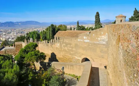 Blick über die Stadt Malaga von der Alcazaba, einer beeindruckenden maurischen Burg.